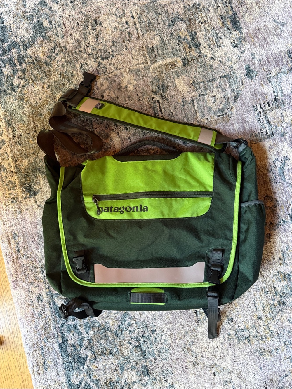 Patagonia Messenger Bag Green Men Bag Outdoor Accessory Original Collection